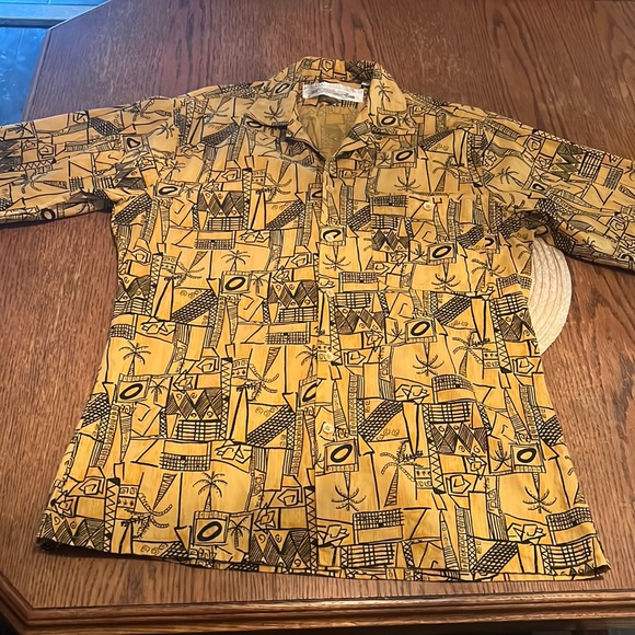 The Real Bodoni Tropical Villa Aztec Pattern Button Down Shirt Size Medium - Picture 4 of 8